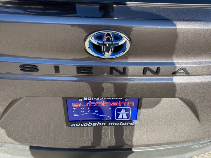 2024 Toyota Sienna LE 8-Passenger