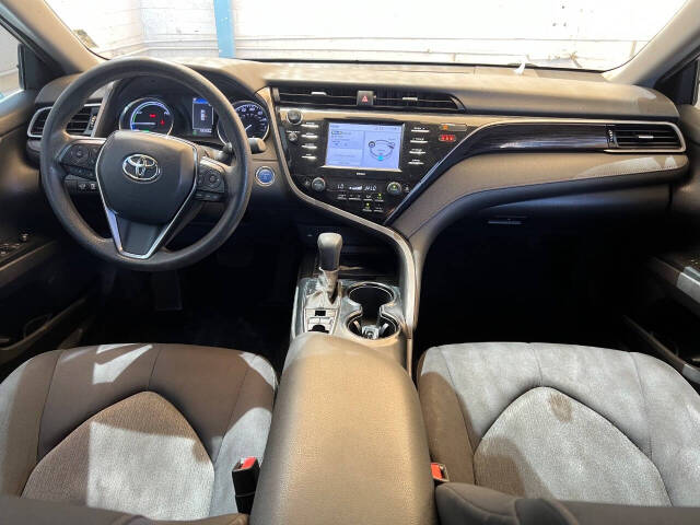 Image 5 of 2020 Toyota Camry Hybrid