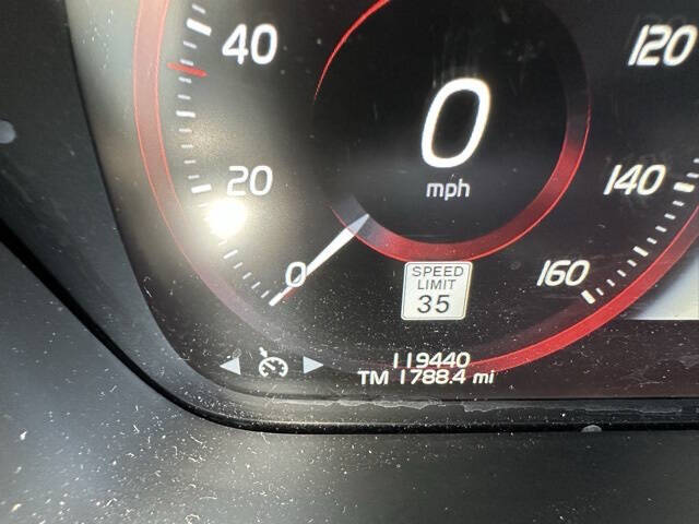 2016 Volvo XC90 T6 Momentum