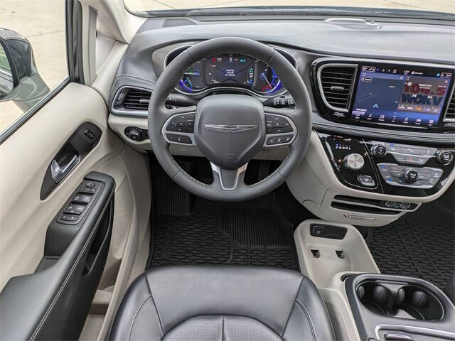 2024 Chrysler Pacifica Plug-In Hybrid Select