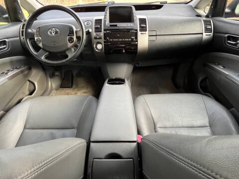 2006 Toyota Prius for sale at CLEAR CHOICE AUTOMOTIVE in Milwaukie OR