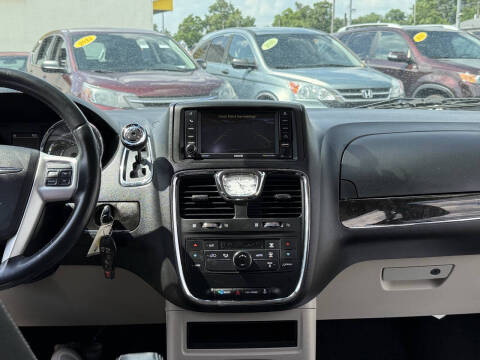 2014 Chrysler Town and Country Touring