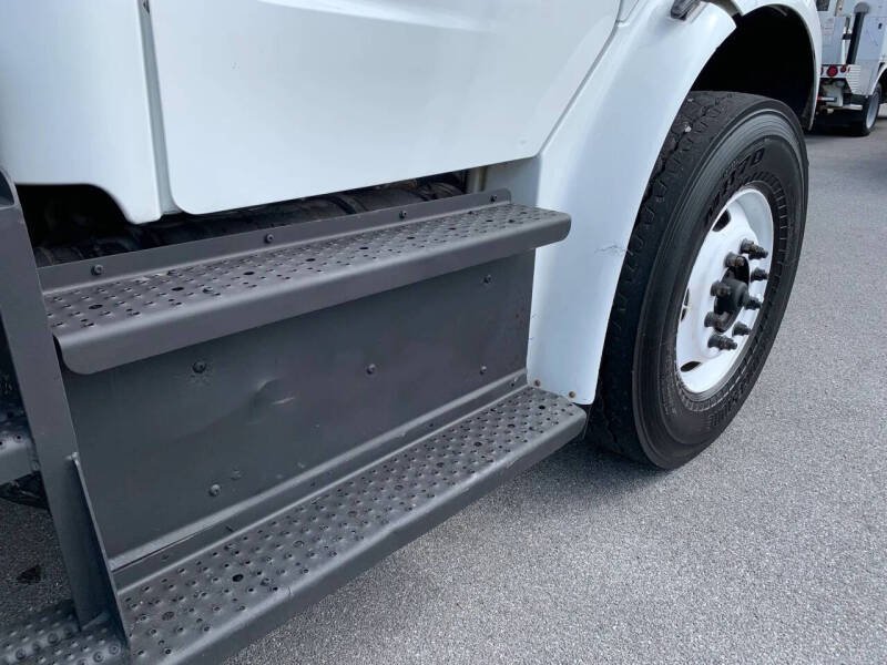 2015 Freightliner M2 106