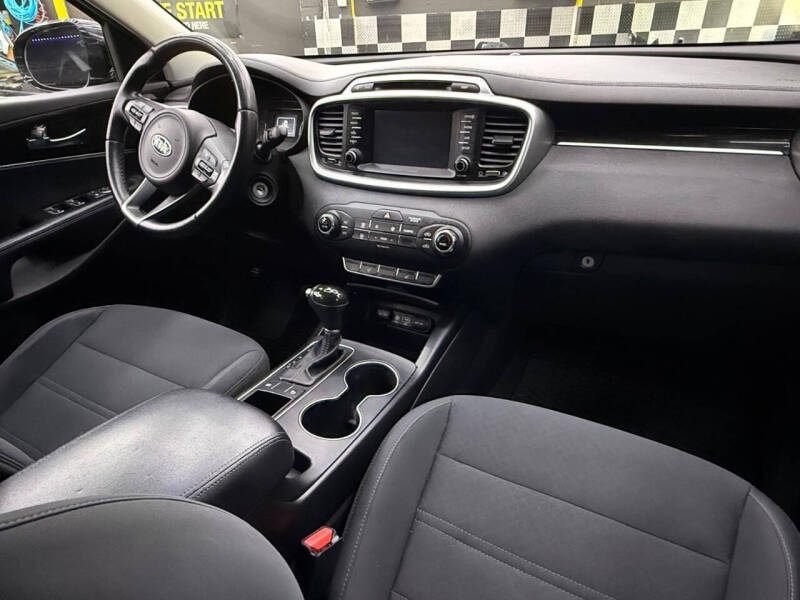 2017 Kia Sorento LX