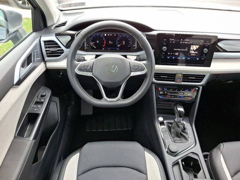 2025 Volkswagen Taos SEL 4Motion