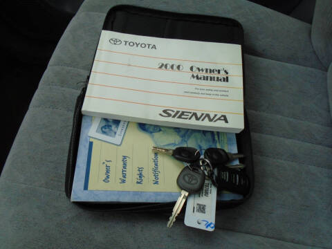 2000 Toyota Sienna LE