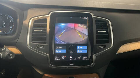 2021 Volvo XC90 T6 Momentum 6-Passenger