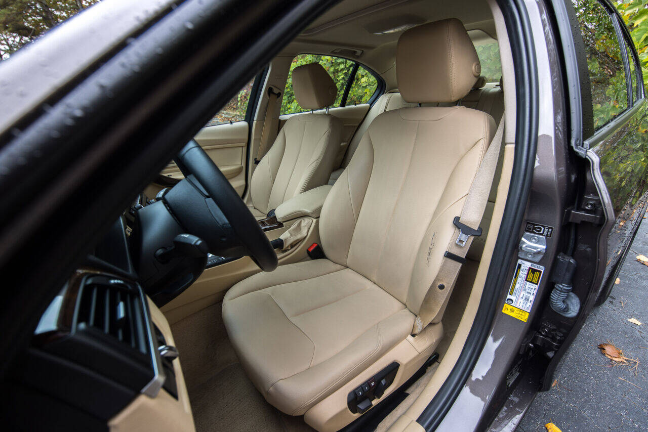 2015 BMW 3 Series 10
