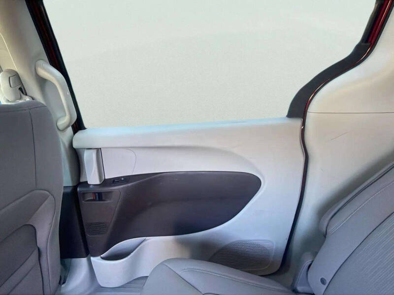 2021 Chrysler Voyager LX