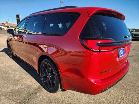 2026 Chrysler Pacifica Select