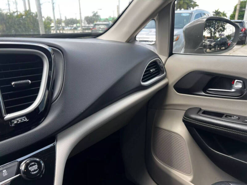 2022 Chrysler Pacifica Touring L