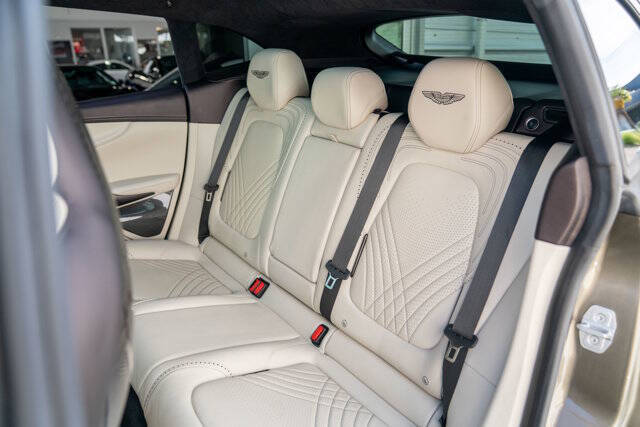 2021 Aston Martin DBX 31