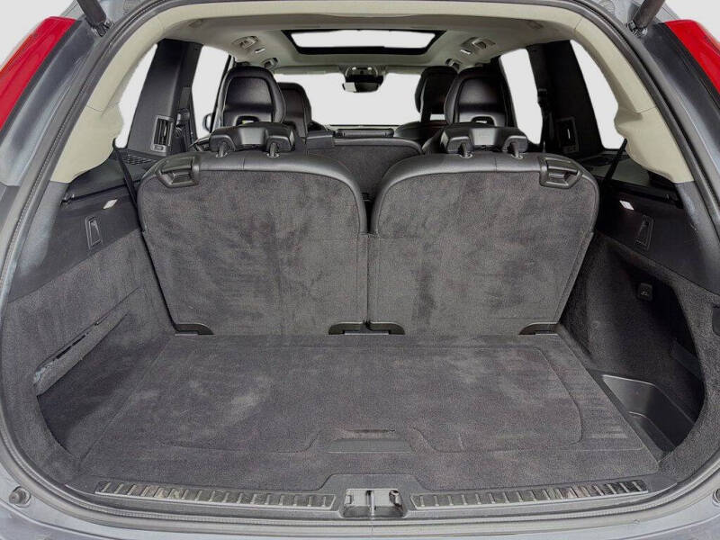 2016 Volvo XC90 T6 Momentum