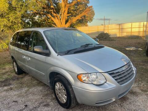 2007 Chrysler Town and Country for sale at TWIN CITY MOTORS in Houston TX