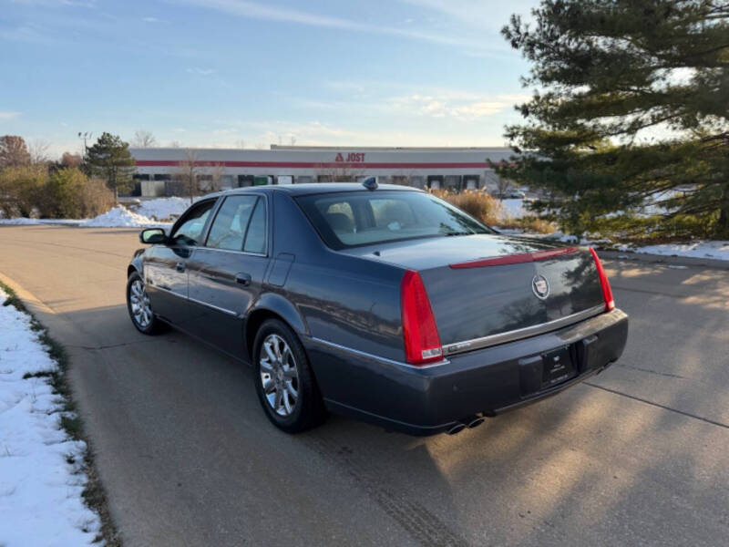 2009 Cadillac DTS Luxury 6-Passenger