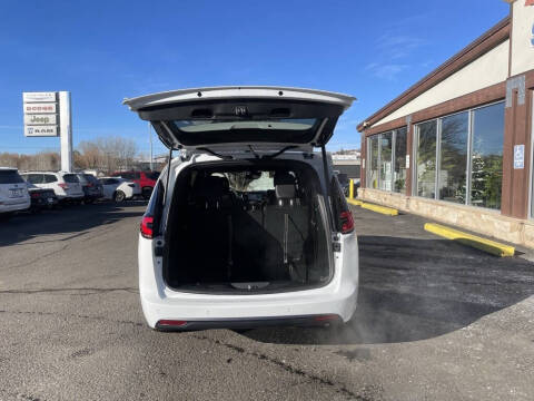 2026 Chrysler Pacifica Select