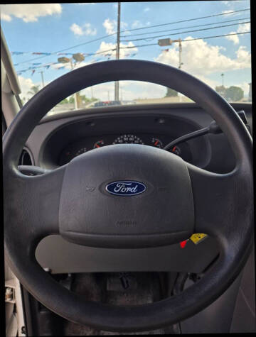 2003 Ford E-Series E-150 Base