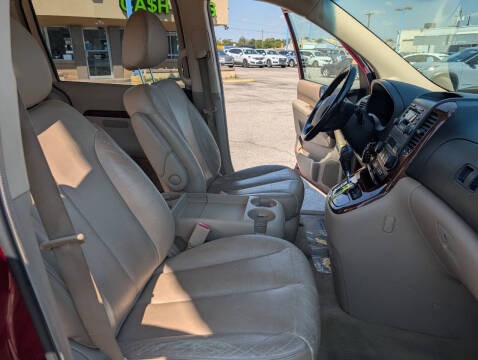 2007 Hyundai Entourage GLS