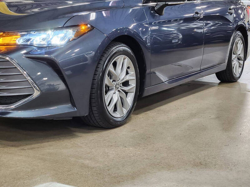 2021 Toyota Avalon Hybrid XLE