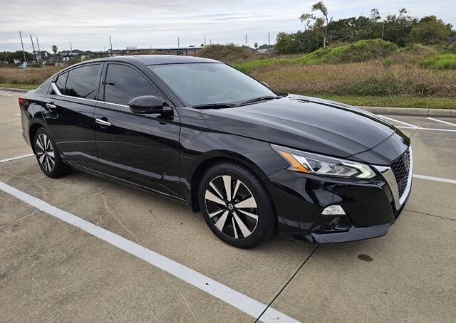 2022 Nissan Altima SL photo 9