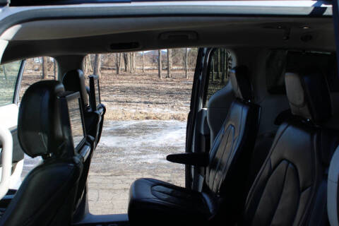 2017 Chrysler Pacifica Touring-L Plus