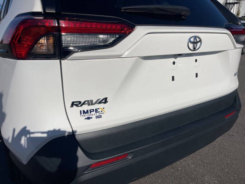2024 Toyota RAV4 LE