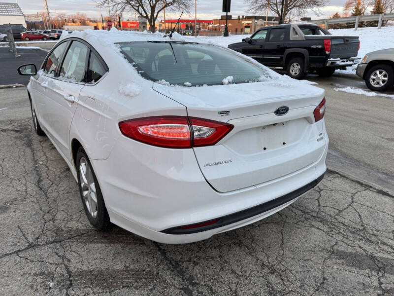 2015 Ford Fusion SE photo 4