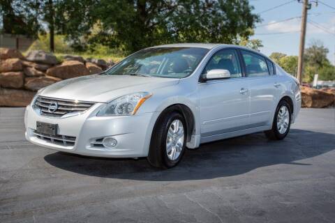 2012 Nissan Altima for sale at CROSSROAD MOTORS in Caseyville IL