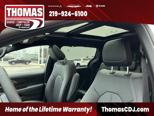 2026 Chrysler Pacifica Select