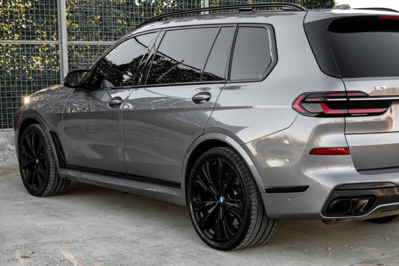 2023 BMW X7 M60i
