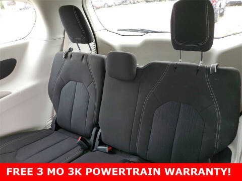 2022 Chrysler Voyager LX