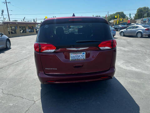 2017 Chrysler Pacifica LX