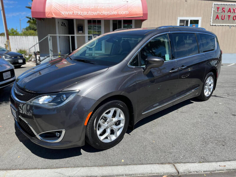 2017 Chrysler Pacifica Touring-L Plus
