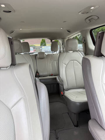 2017 Chrysler Pacifica Touring-L Plus