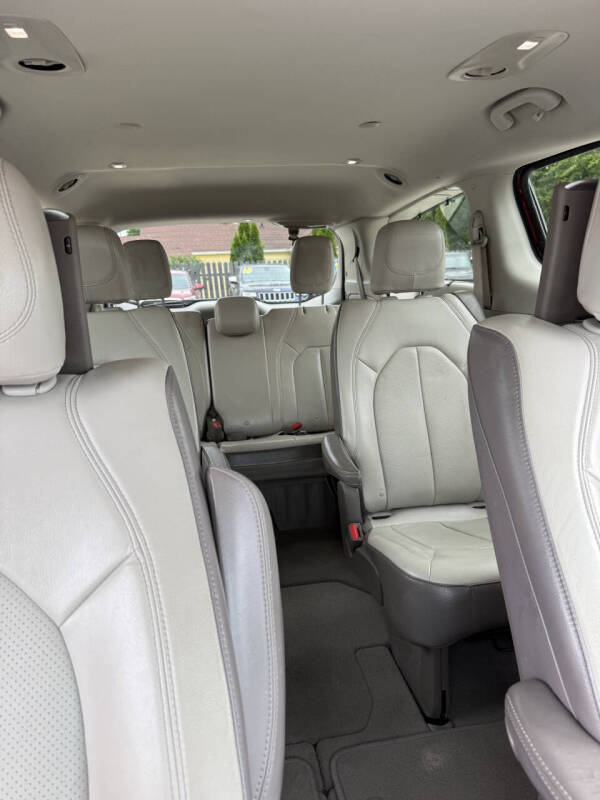 2017 Chrysler Pacifica Touring-L Plus