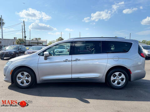 2017 Chrysler Pacifica Touring-L Plus