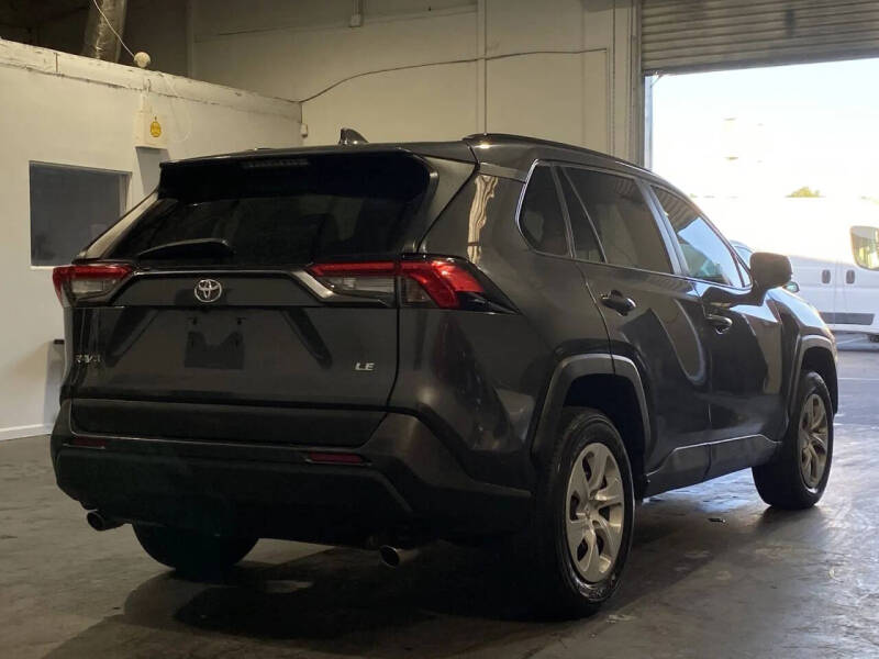 2020 Toyota RAV4 LE