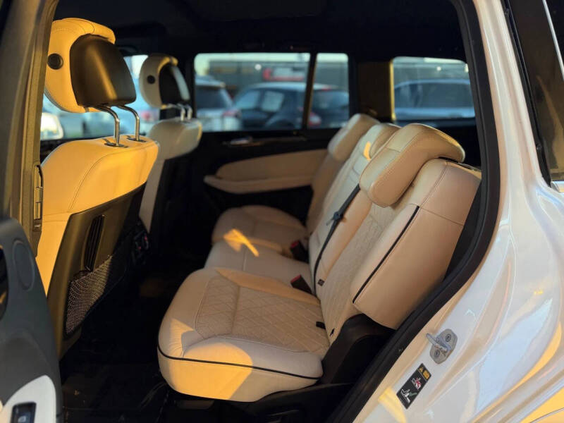 2015 Mercedes-Benz GL-Class GL 550 4MATIC