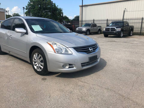 2011 Nissan Altima for sale at CERTIFIED AUTO GROUP in Houston TX