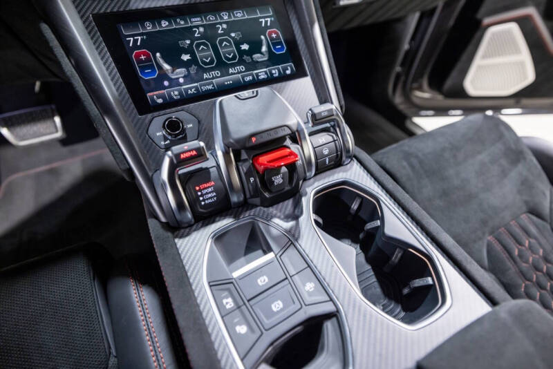 2023 Lamborghini Urus Performante