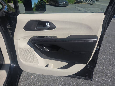 2024 Chrysler Pacifica Plug-In Hybrid Select
