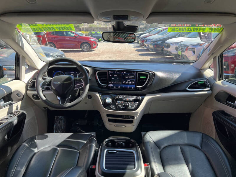 2024 Chrysler Pacifica Touring L