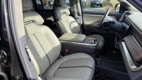 2024 Rivian R1S Adventure