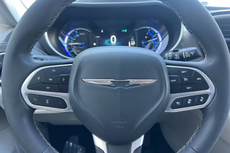 2024 Chrysler Pacifica Plug-In Hybrid Select