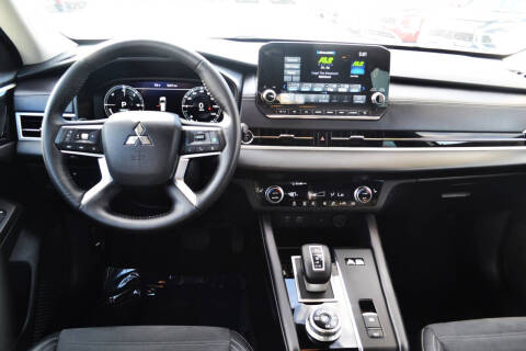 2023 Mitsubishi Outlander PHEV SE