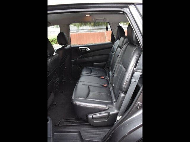 2019 Nissan Pathfinder SL