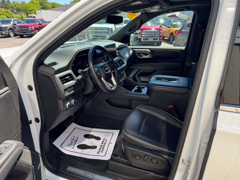 2023 GMC Yukon SLT