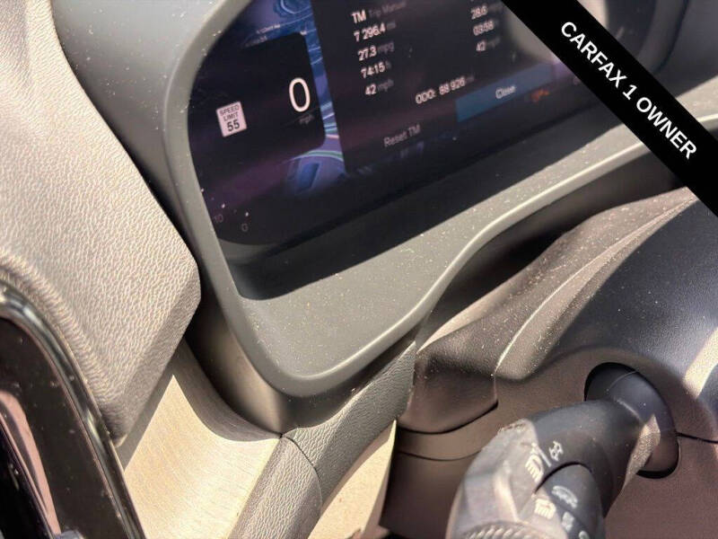 2024 Volvo XC40 B5 Plus Bright Theme