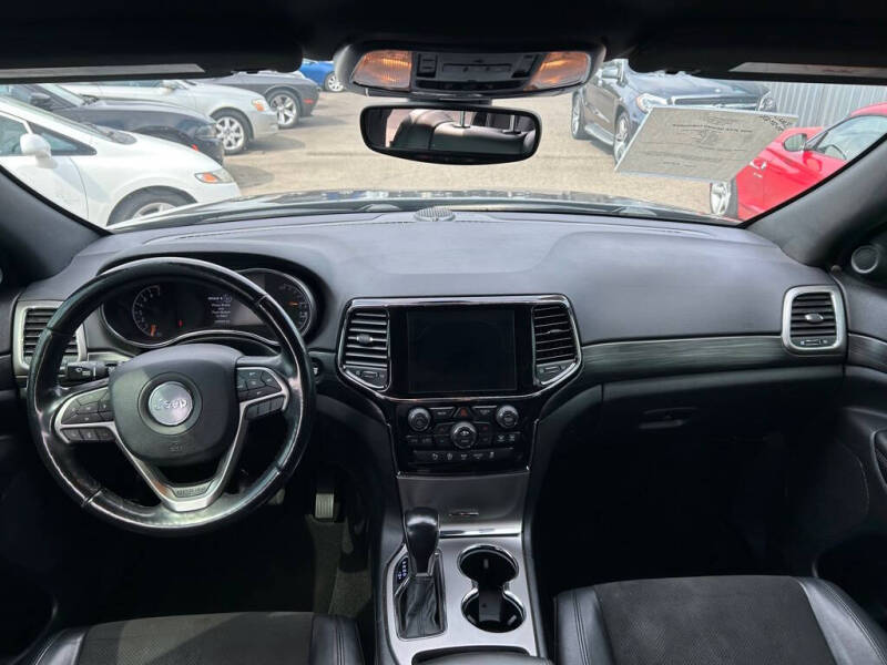 2020 Jeep Grand Cherokee Laredo