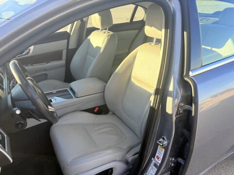 2015 Jaguar XF 2.0T Premium